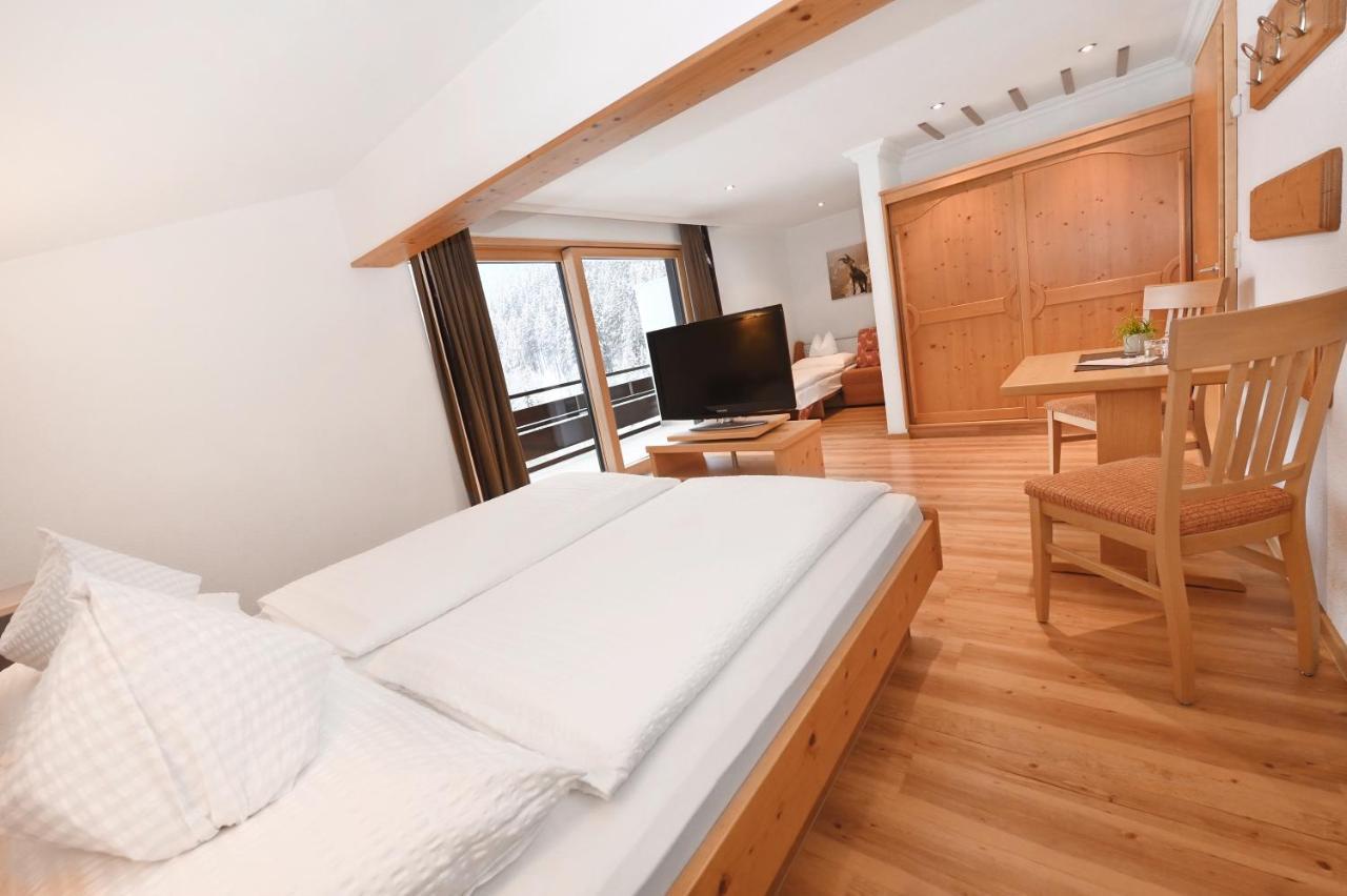 Alpenpension Maderer Gaschurn Bagian luar foto