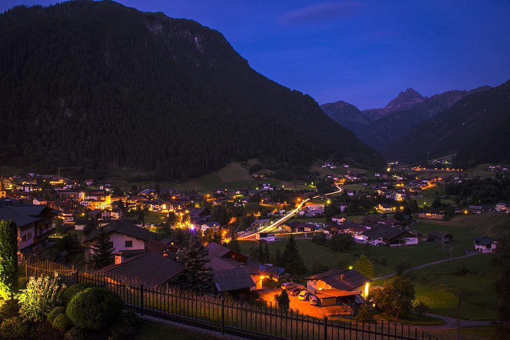 Alpenpension Maderer Gaschurn Bagian luar foto